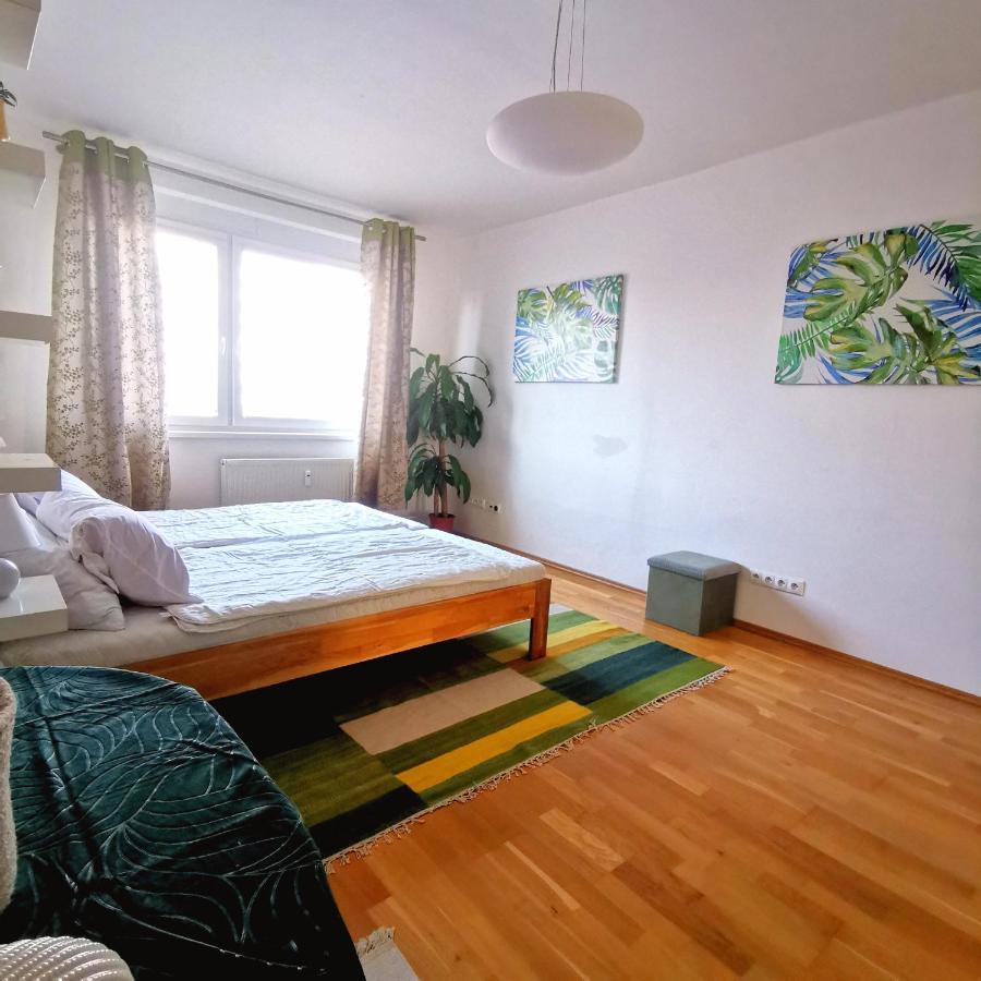 Cozyhome Retro Apartment Bratislava Extérieur photo