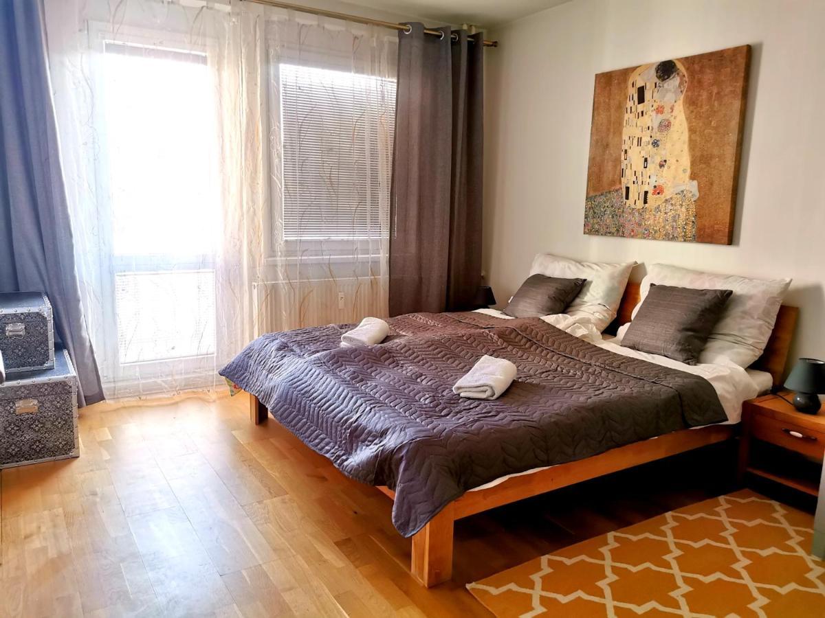 Cozyhome Retro Apartment Bratislava Extérieur photo